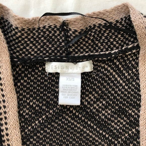 Design History Poncho - Picture 4 of 5